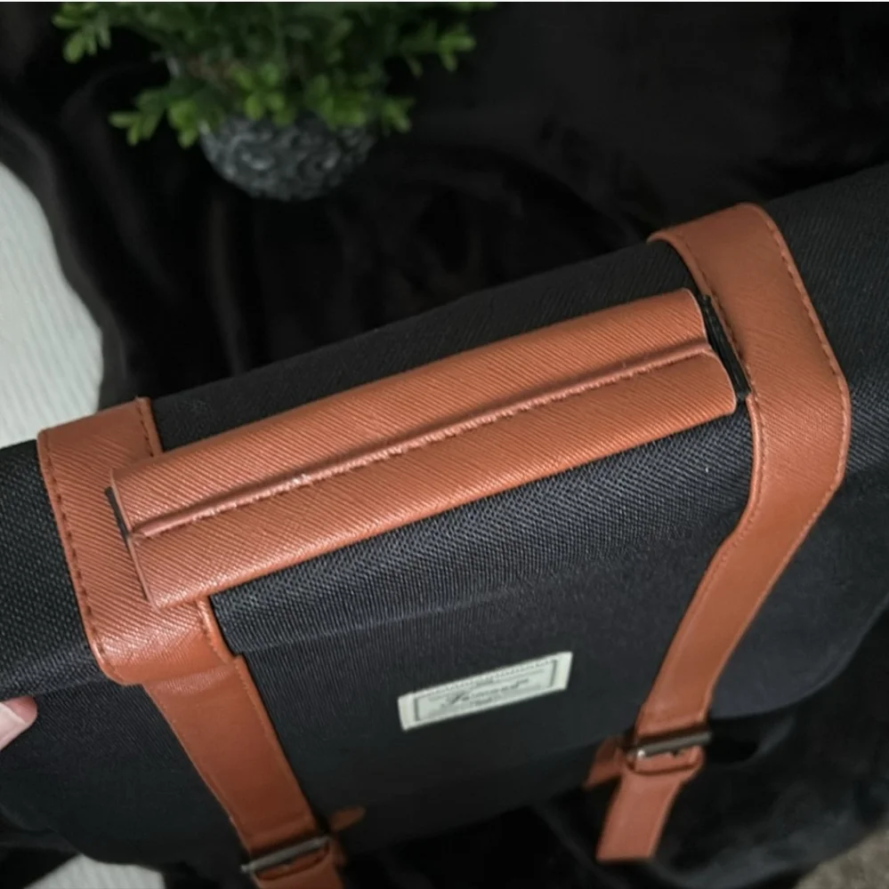 Teimose NWOT Large USB Backpack - Picture 8 of 10